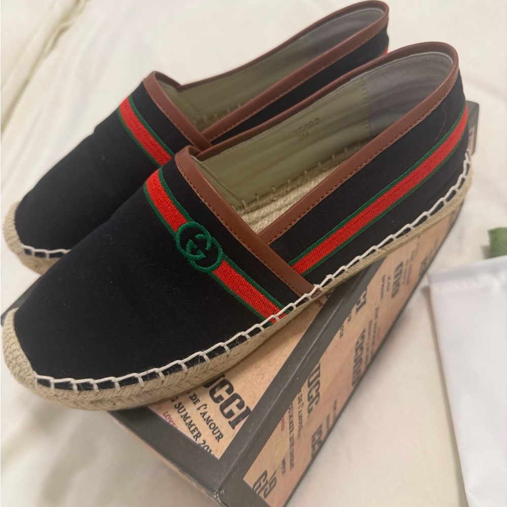 Gucci Black and Brown Loafers with Green and Red Accents - Picture 2 of 7